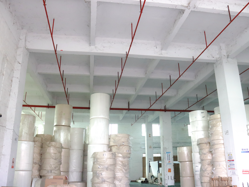 Instalación de almacenamiento de almacén de rollos de papel higiénico jumbo de fábrica